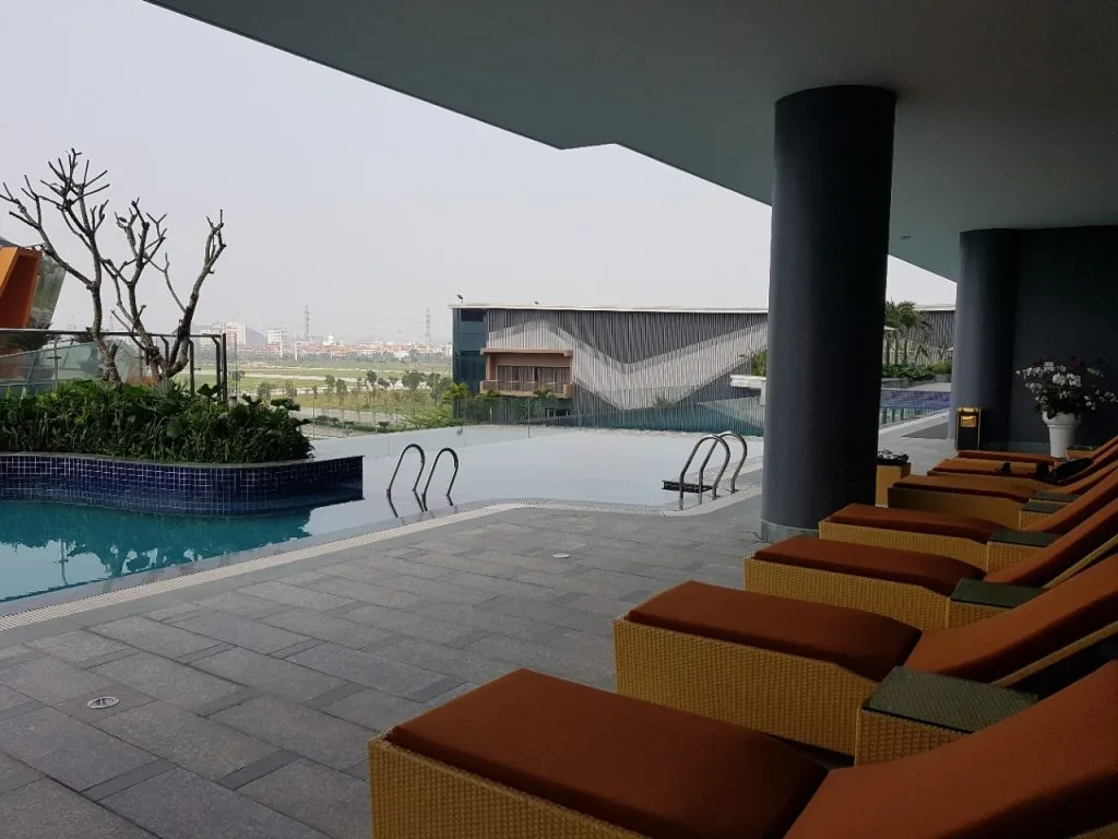 Bể bơi bốn mùa trên cao