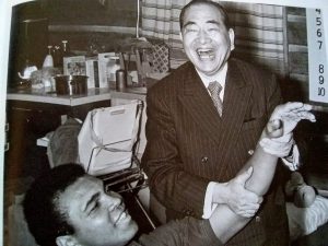 Tokujiro Namikoshi và Muhammad Ali