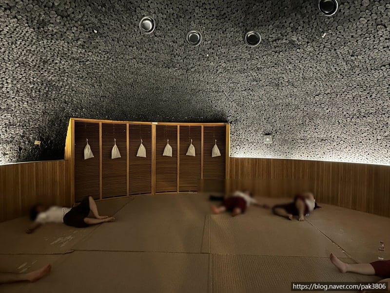 Phòng xông hơi than củi